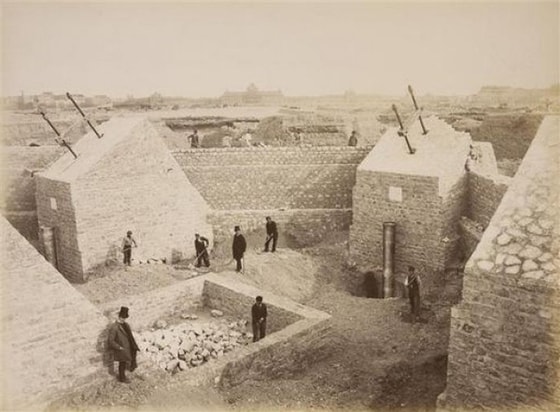 Eyfel minorasining poydevorini qo'yish. 1887-yil