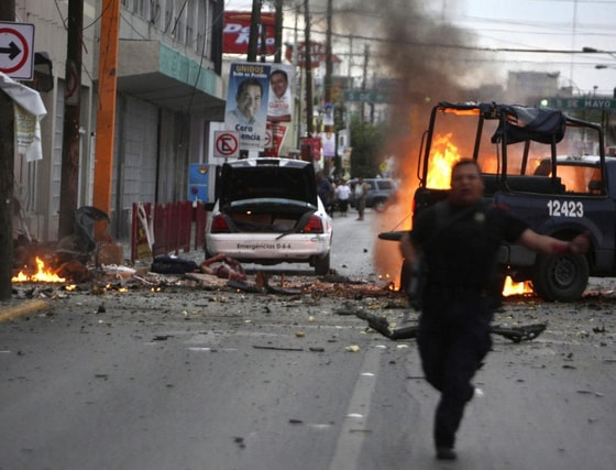 Meksika politsiya bo'limi yaqinidagi portlash. Bomba mashinaga yashiringan bo'lgan 2009-yil
