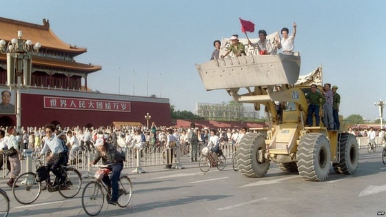 Tyananmen maydonida o'tkazilgan talabalar namoyishi. Pekin, 1989-yil