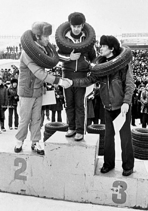 SSSR vaqtida poyga g'oliblarining rezina balonlari bilan taqdirlash jarayonlari. 1982-yil