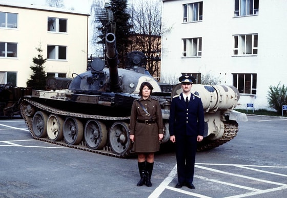 Sovet tanki T-62 Amerikaning "Jangchilarini tayyorlash markazi" tadqiqot markazida