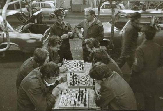VAZ zavodidagi ishchilarning tushlik tanaffus vaqti. 1981-yil