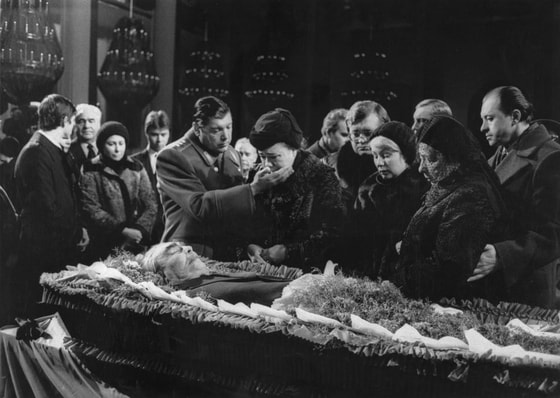 1982-yil 10-noyabr kuni vafot etgan L.Brejnevning dafn etish marosimi
