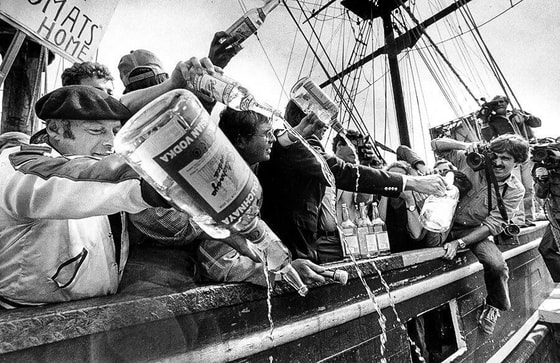 Bostondagi barmenlar Koreya laynerining Sovet Ittifoqi tomonidan yo'q qilinishiga norozilik bildirish jarayonlari. AQSh, 1983-yil
