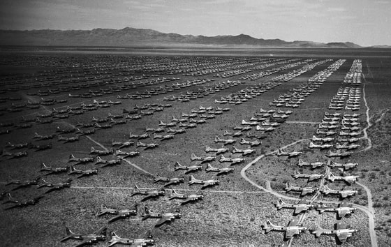&nbsp;AQSh, Arizona shtati Ikkinchi jahon urishidan keyin 7000 tadan iborat samolyot qabristoni. 1946-yil mart oyi.