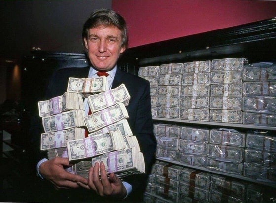 &nbsp;Donald Tramp o'z kazinosida. 1990-yil