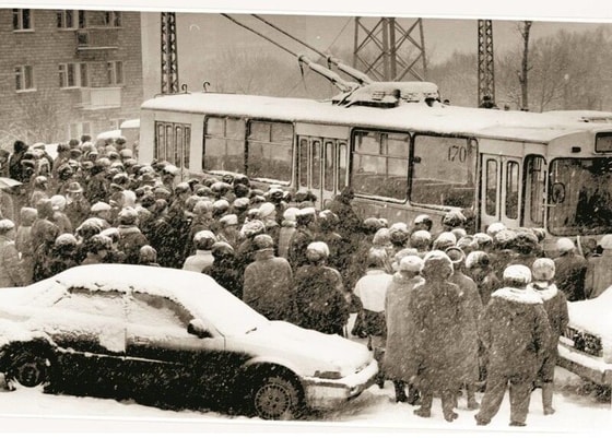 Vladivostokda trolleybus kutish joyi. 1994-yil