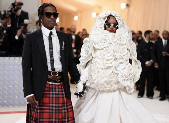 Фото: Рианна в платье от Valentino и A$AP Rocky в Gucci
