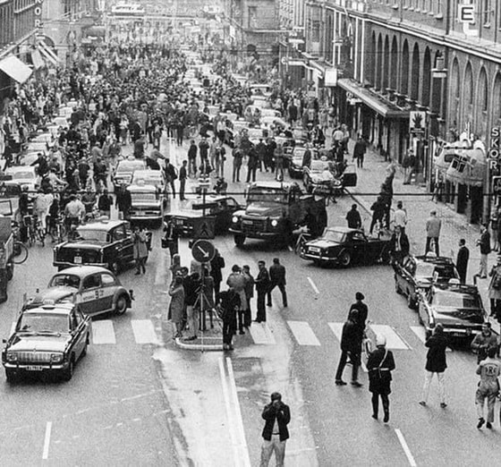 Shvetsiyada yo'l qoidalari o'zgangandan so'nggi birinchi tong. 1967-yil