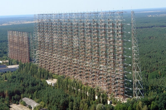 Pripyat shahridan unchalik uzoq bo'lmagan yerda joylashgan Chernobil-2, Duga-1 radar stansiyasi
