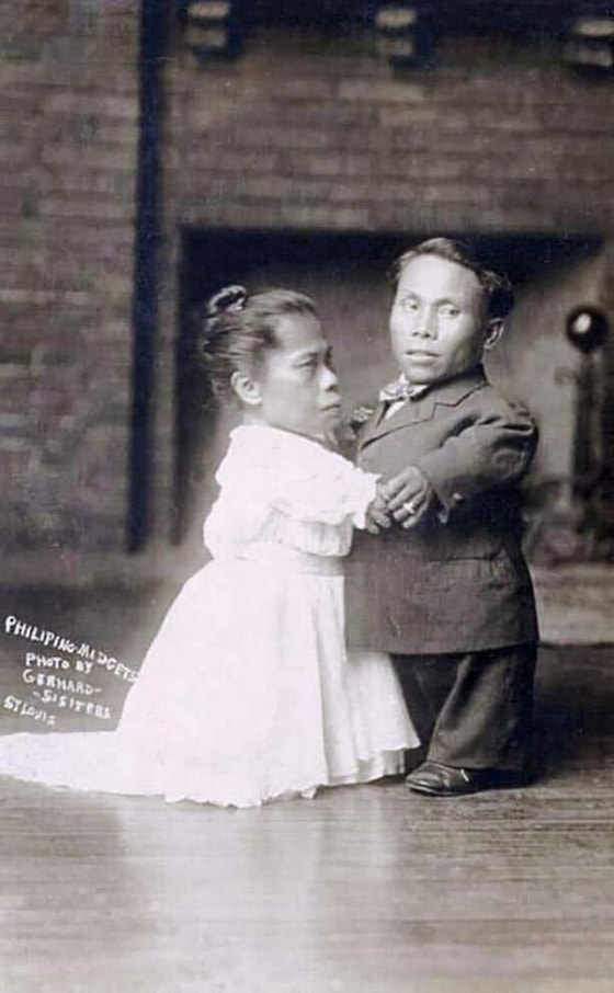 Dunyodagi eng kichik juftliklar - Xuan va Martina de la Kruzlarning nikoh marosimi. Ularning bo'yi 74 sm (Xuan) va 69 smni (Martina) tashkil qilgan. 1904-yil