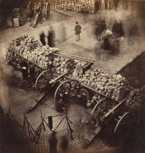 1871-yil Fransiya-Prussiya urushi tugagandan so'ng, ko'p o'tmay Parij ko'chalarida yuz bergan tartibsizliklar