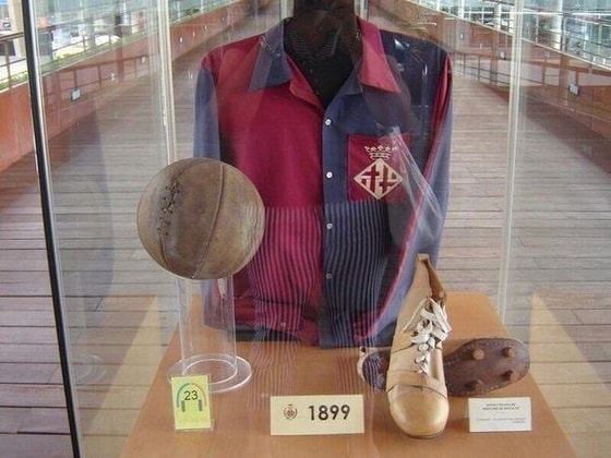 "Barselona" futbol klubining birinchi libosi. Karaloniya. 1899-yil