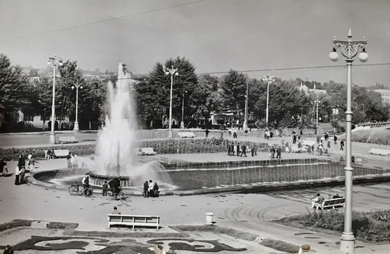 Toshkent shahrida joylashgan Komsomolskaya maydoni. 1954-yil