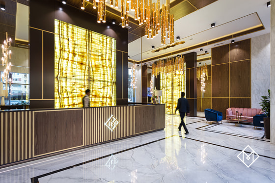 &nbsp; Кроме самих квартир в доме уже выполнена входная группа, установлены лифты.