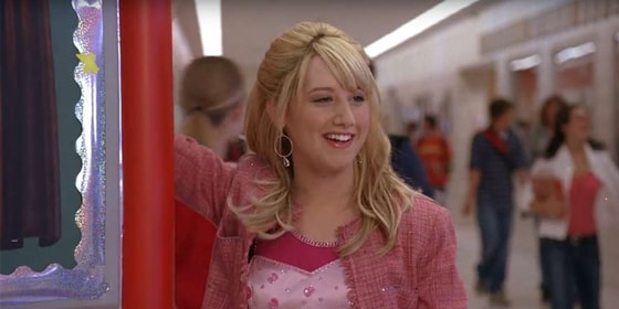 Эшли Тисдейл в роли Шарпей Эванс (фото: tvbesedka.com)