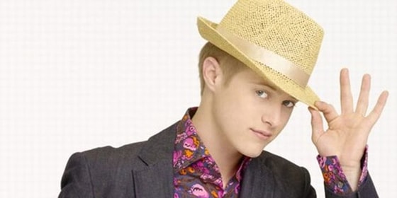 Лукас Грейбил в роли Райан Эванс (фото: ellegirl.ru)