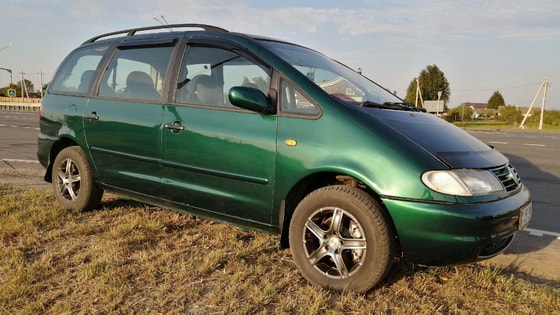 Минивэн Volkswagen SharanФото: Drive2