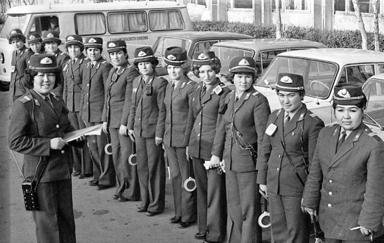 Toshkent shahar IIBB YHXB maxsus ayollar bo'limi, nazorat inspektorlari. 1977-yil