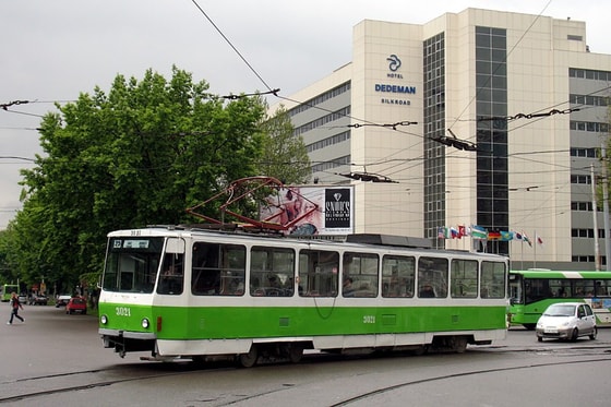 Toshkent, Amir Temur shoh ko'chasi va Alisher Navoiy shoh ko'chalarini o'rtasidagi chorraha. 2010-2012-yillar