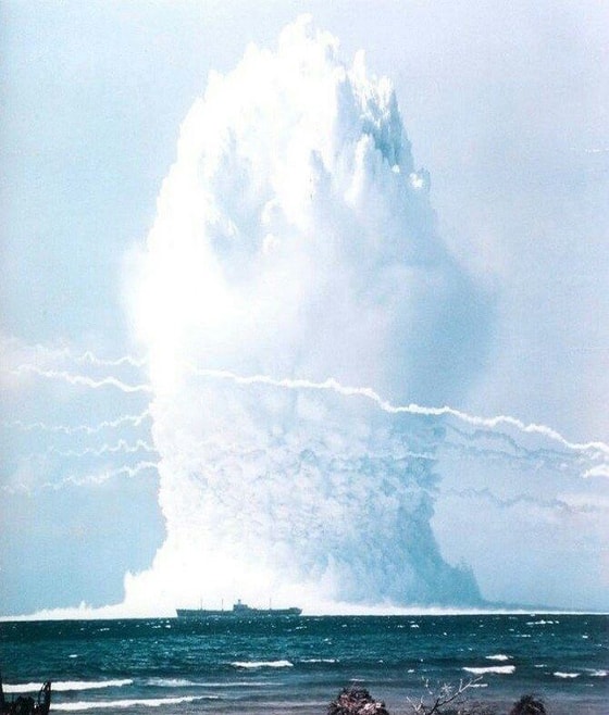 Tinch okeanida eksperimental suv ostida yadroviy portlash. 1958-yil