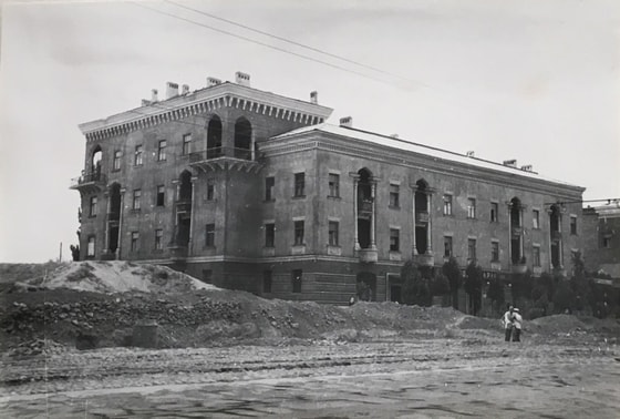 Toshkent shahrida joylashgan Navoiy shoh ko'chasidagi turar-joy binolaridan biri. 1947-1950-yillar