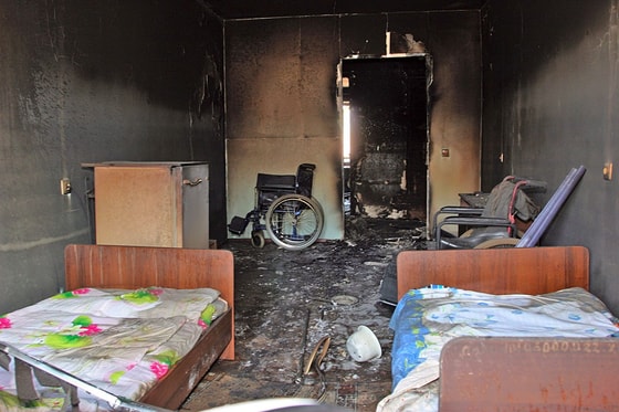 Krasnodarda joylashgan qariyalar uyida sodir bo'lgan yong'in oqibatlari. 2007-yil. Yong'in oqibatida 62-kishi halok bo'lgan.