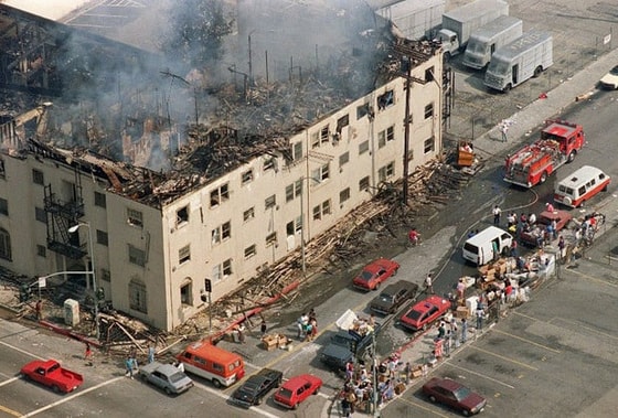 1992-yilda AQShda bo'lib o'tgan tartibsizliklar. Mazkur hodisa oqibatida 53 kishi halok bo'lgan. Bu "Qora inqilob" deb atalgan bo'lib, u Amerika tarixidagi eng halokatli qo'zg'alondir. Mazkur hodisa mamlakatga 1 mlrd dollar zarar yetkazgan
