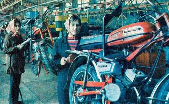 "Verxovyna" mopedlarini yig'ish sexi. Lvov mototsikl zavodi. 1983-yil