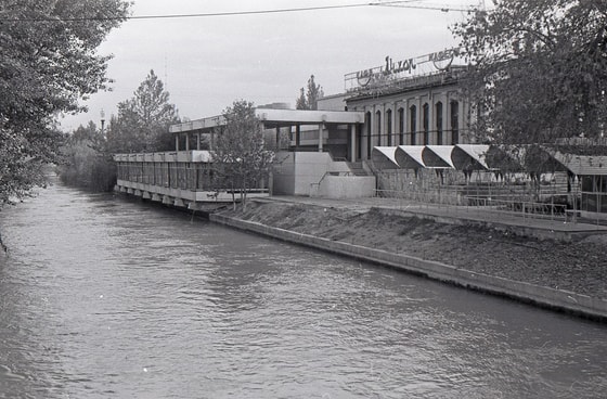 Toshkent shahrida joylashgan anhor qirg'og'idagi "Anhor" kafesi. 1988-yil