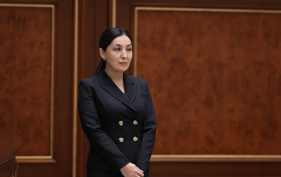 На фото детский Омбудсман&nbsp;Сурайё Рахмонова / Сенат Олий Мажлиса