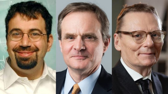 На фото&nbsp;Дарон Аджемоглу, Саймон Джонсон и Джеймс Робинсон / Открытые источники