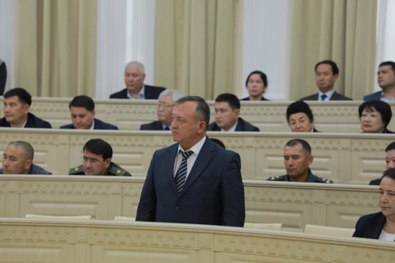 На фото Шухрат Тешаев&nbsp;/ Жокаргы Кенес