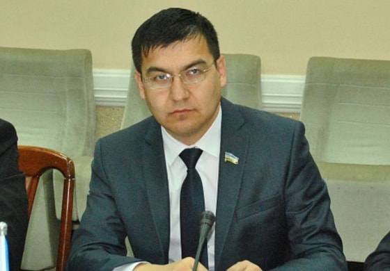 На фото Тулкин Абдусатторов / Пресс-служба Законодательной палаты Олий Мажлиса