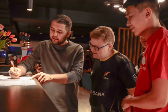 Eldar Kadirov, Ruslan “fr0k” Gizatov, Daniel “icyvl0ne” Lee, Abylay “OxygeN” Xamitov