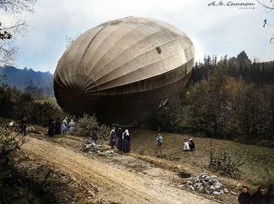 Germaniyaning "Graf Zeppelin" dirijablining Burbon-le-Bainsda qulashi. Fransiya, 1917-yil