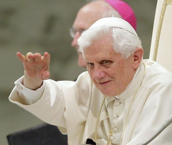 1941-yil Gitler yoshlari safiga a'zo bo'lib, IKkinchi jahon urushi vaqtida Avstriya legionining zenit batalyonida xizmat qilgan Benedikt XVI. U 2005-2013-yillarda Rimning 265-papasi bo'lgan