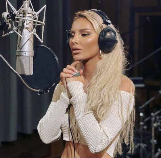 Фото: Instagram/astiselfmade