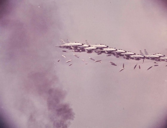 F-100 qiruvchi samolyotlari