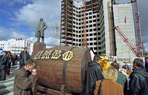 Magadandagi pivo kuni. 2001-yil