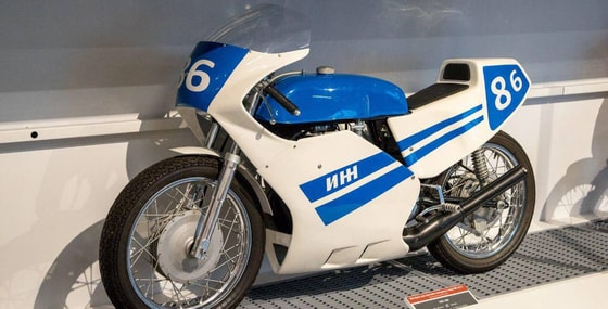 SSSR vaqtidagi eng so'nggi poyga mototsikli. U 1985-1990-yillar oralig'ida ishlab chiqarilgan