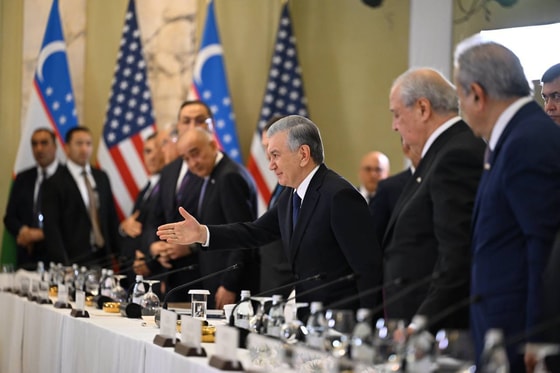 Фото: Minbar ortida