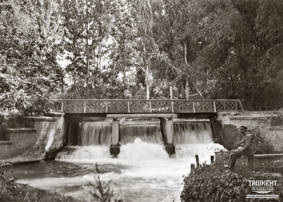 Toshkent shahrida joylashgan Turkiston general-gubernatorini uyining bog'i. 1917-1918-yillar