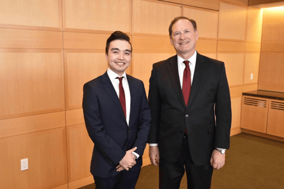 Миразиз Хидоятов и Самуэль Алито —&nbsp;судья верховного суда США