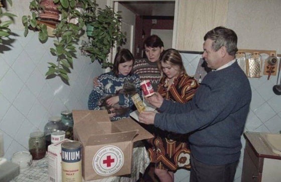 Sovet ittifoqi parchalanganidan keyin AQSHdan kelgan insonparvarlik yordami. Rossiya, 1990-yillar