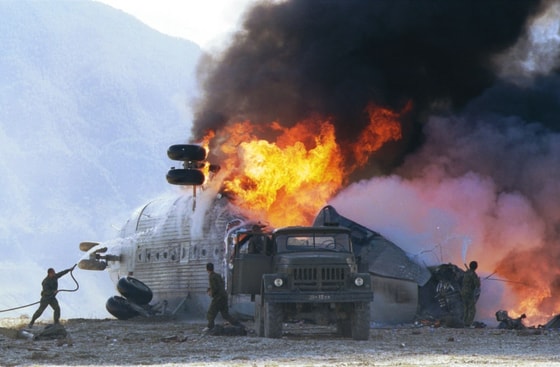 Dog'istondagi Checheniston chegarasi yaqinidagi Botlixa aeroportiga qo'nayotganda uchuvchi xatosi sababli halokatga uchragan Rossiya Harbiy-havo kuchlariga qarashli Mi-26 vertolyoti. 1995-yil 25-sentyabr