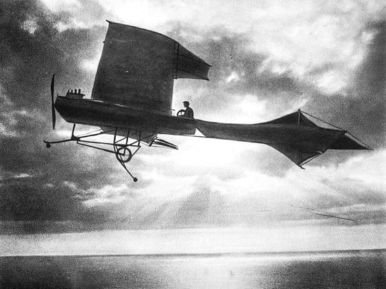 La-Mansh bo'ylab birinchi parvoz qilgan fransiyalik uchuvchi Hubert Latham. 1909-yil