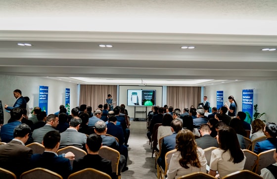 Конференц-зал отеля Mir Luxe Plaza, где презентуется Davr Mobile 2.0