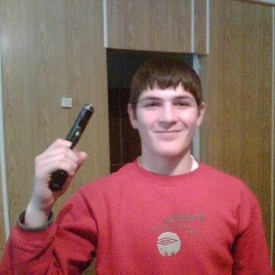 Qurol ko'targan Xabib Nurmagomedov. 2000-yil