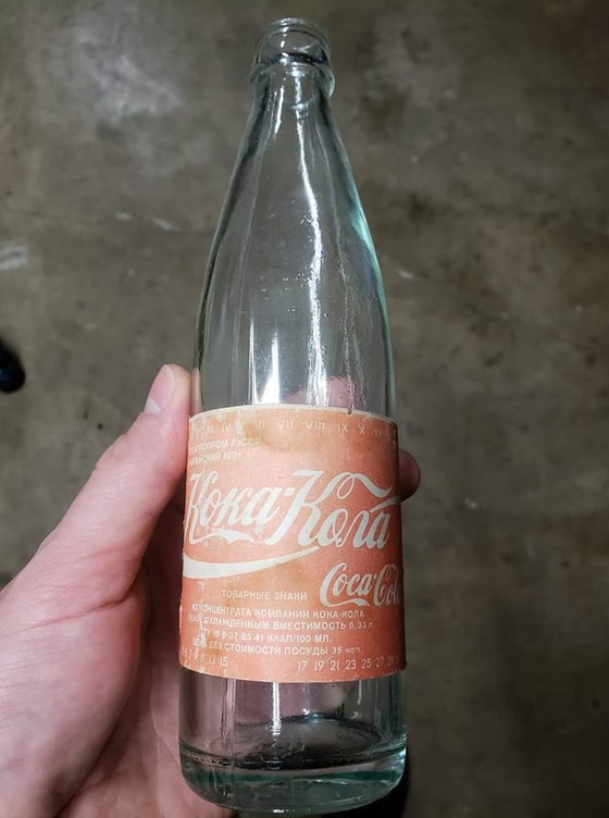 Toshkent viloyatining Qibray tumanida alkogolsiz ichimliklar zavodida ishlab chiqarilgan Amerika Coca-Colasi. 1980-yil